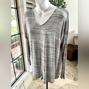 LOFT long sleeve, tee shirt, top. Two-tone gray.  Size M
Excellent condition